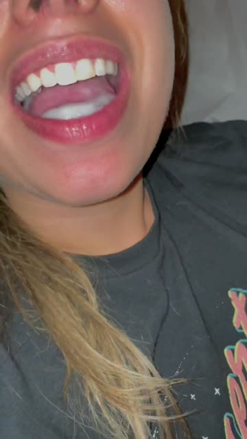 i’m a lil vampire for cum, i’ll suck you dry 😇 u/gelatosunrise