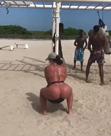 she dropping it low 2