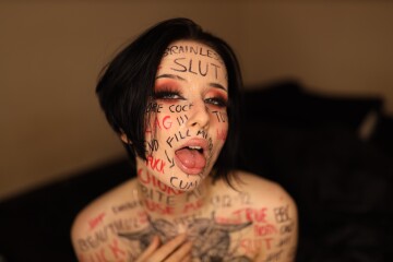 is it weird to be obsessed with how soft my tongue looks here?