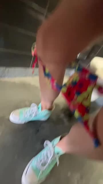 a day in the life of a women who loves to pee in public. [f] milf