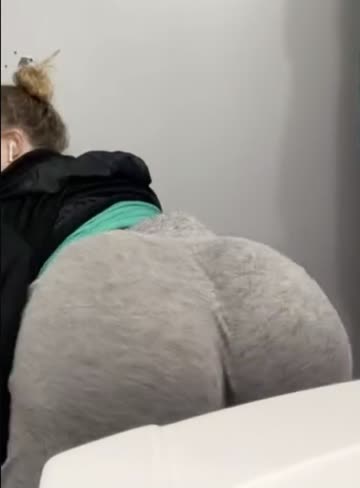 big ole ass is heavy 🍑
