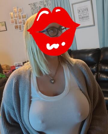 i am trying to get this busty mom thing down