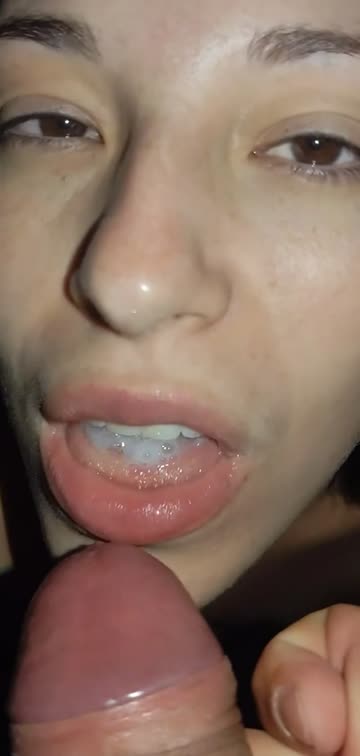 [oc] i'm completely wide open waiting cum in my mouth 😋
