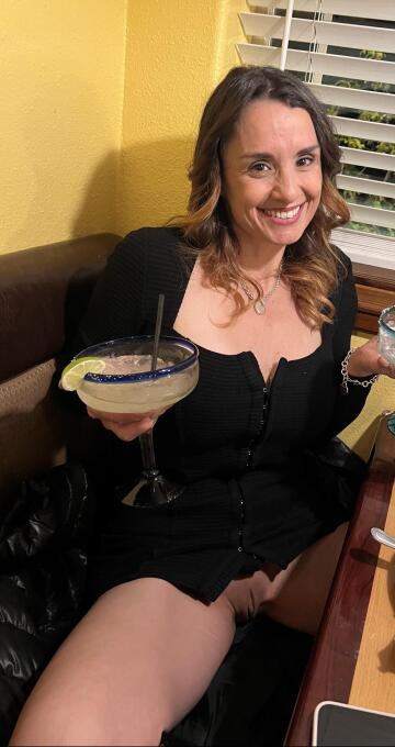 margaritas and this milf wants you to see that i never wear panties or a bra. i want your attention 💋