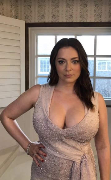 rachel bloom's breasts are absolutely enormous
