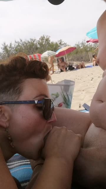 i love being watched 👀 it just makes me even more horney 🍆🤤🤤😜🏖️
