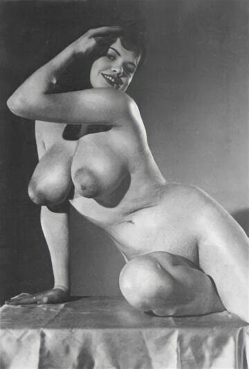 busty vintage nude poser with puffies!