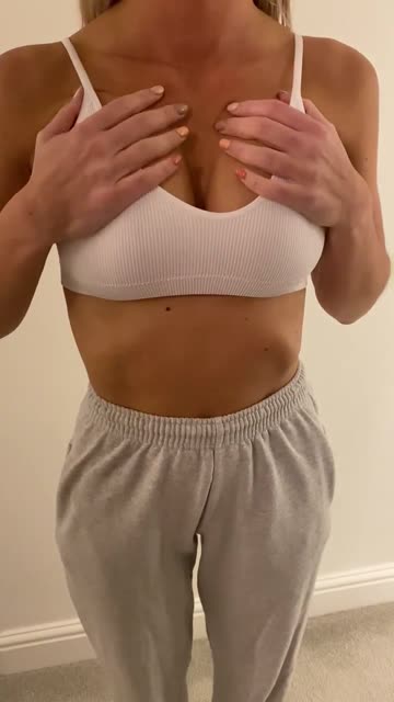 does playing with my tits turn you on 😈