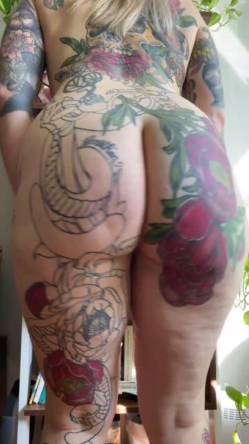 fridays are for shaking this big tattooed ass in your face