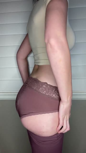 i had to match my underwear to my leggings, obviously!