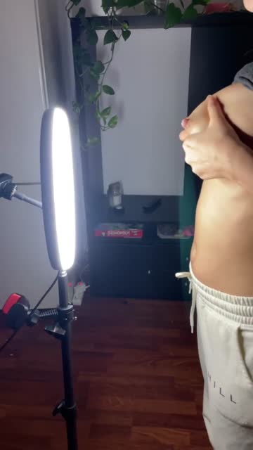 i can’t believe i can squirt this much milk without a baby😩🍼