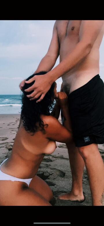hot babe public blowjob at the beach 🤤💦