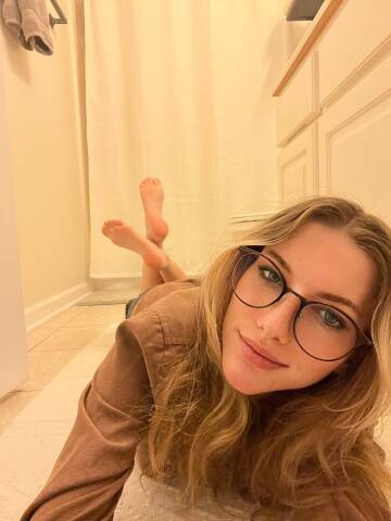 fuck me from behind while you play with my feet