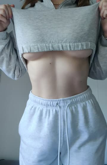 23 [f4m] smash or pass? tap that up arrow and i'll send nudie for ur answer. dm [snapchat][ emmajully43 ]