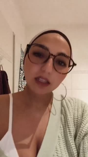 if even 4 guys enjoy this, i’ll celebrate and fuck myself 💕