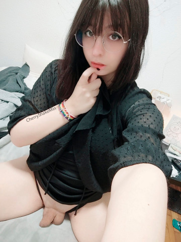 im so small and squishy ~ would you play with me?💕