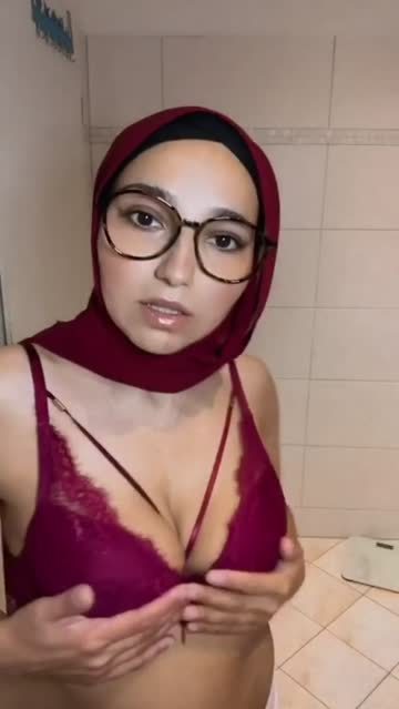 would u fuck me while i wear my hijab? habibi? ❤️