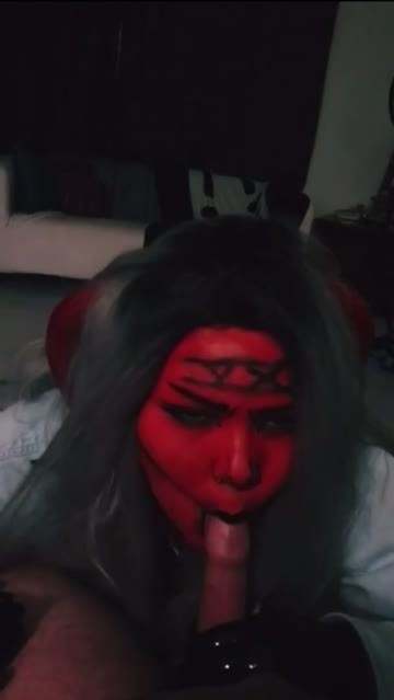 😈