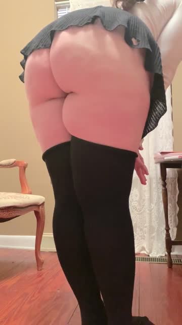 thick thighs and a jiggly ass for you ❤️