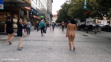 gorgeous body completely exposed in crowded area