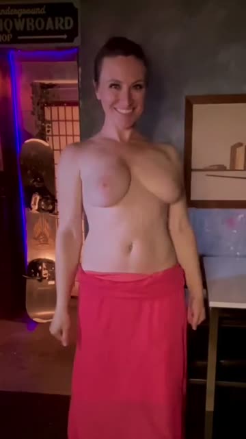 first post on this r/. here’s my smile and my titties.