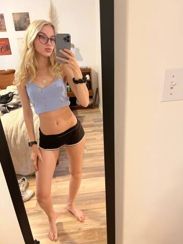 50% off today get my footjob vid and a dick rate when you join ♥️ nudes, fetish friendly, dick rates, femdom content,meets and moree.