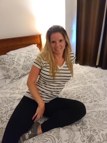 do you wanna see me naked? do you wanna see me get fucked??