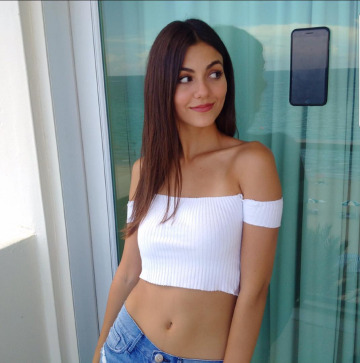 i'm desperate to blow a huge load for victoria justice, can anyone help me out?