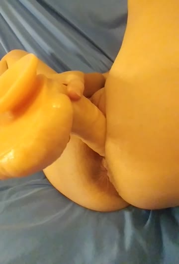 better with sound on :) pussy kisses