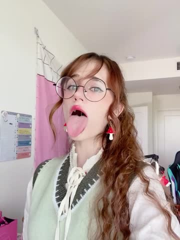 i can’t believe i got caught doing this >.<