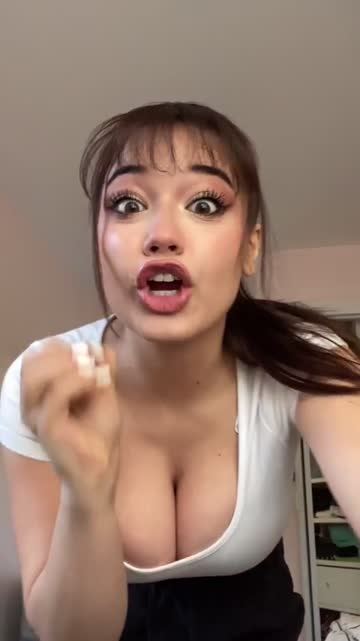 just gesturing while talking makes massive jiggles