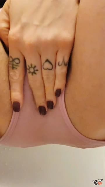 little pipi in my panties💛