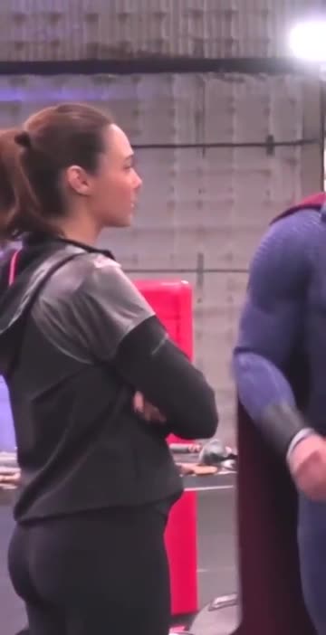 gal gadot's tight ass