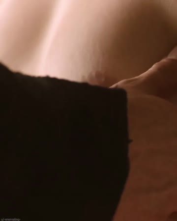 emilia clarke (at 23) - game of thrones s01e01 (hq)