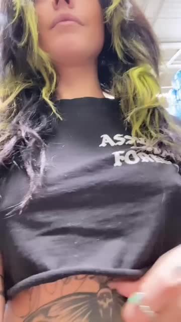 i hate this store, so i decided to make it more fun ;)