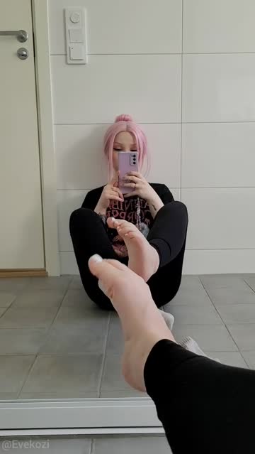i just want to feel some dick between my soles.
