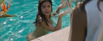 salma hayek lost her swimsuit in the pool