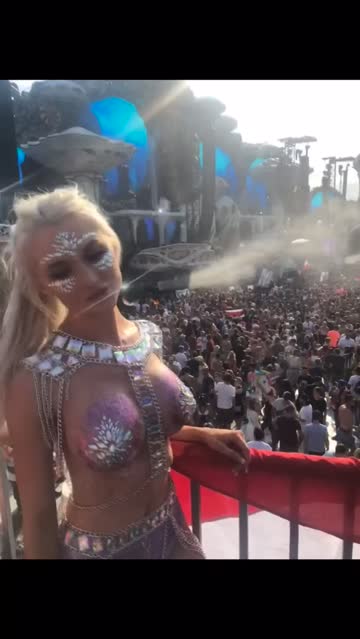 anyone else love tomorrowland? :)