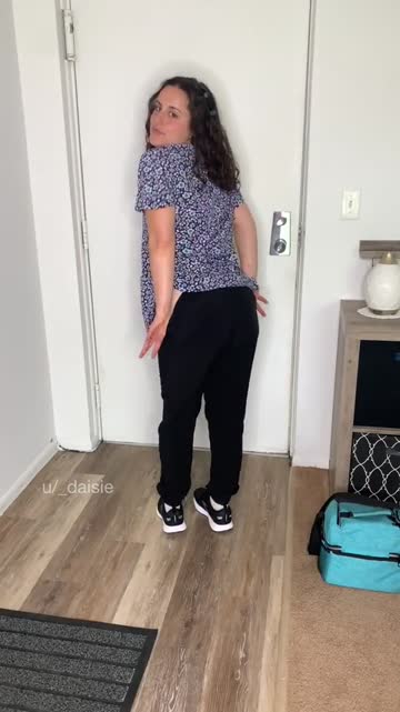 when i hear his fingers snap i know i'm going to be late to work👩🏻‍⚕️