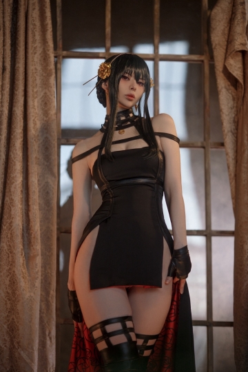 yor forger (spy x family) by vinnegal