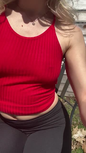 happy sunday from me, the sun, and my pokies! ☀️