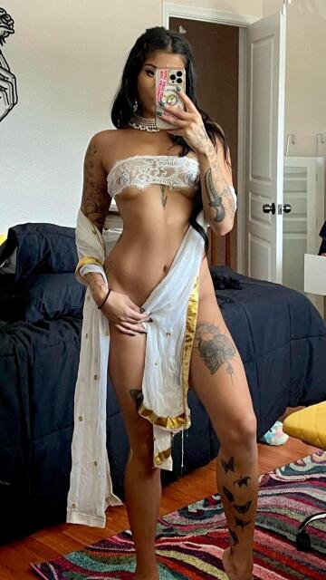this is my application to be your tatted, indian reddit gf. 🥺👉🏽👈🏽