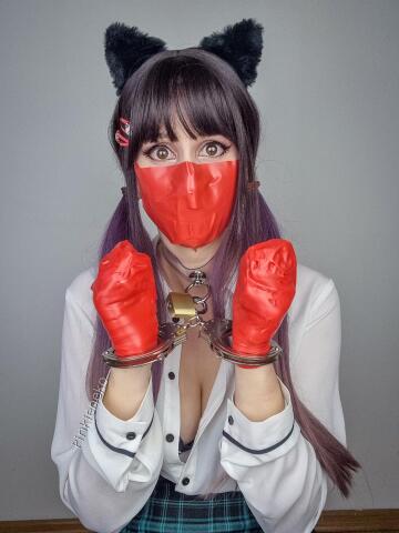 don't worry, i won't scratch you.