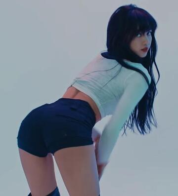 lisa's tight body drives me crazy