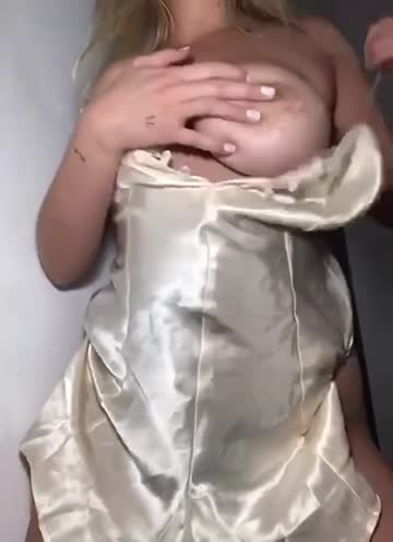 hey, welcome! my name is candy 🐼 i am an 18 year old girl who is too lonely ❤ i'm looking for some fun here 🥵