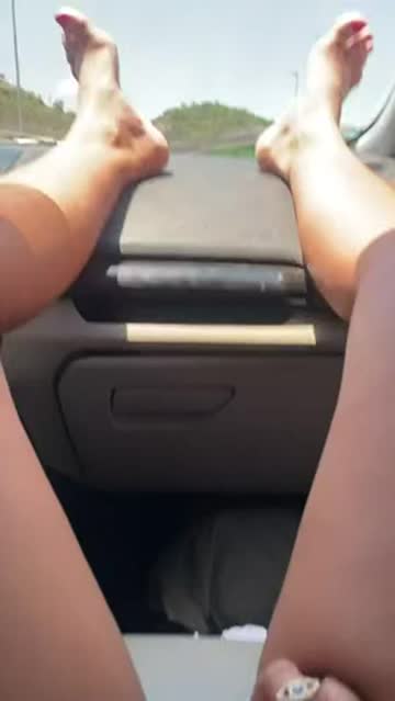 showing my pussy in the car!!!