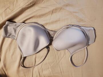 vs bra, looking for help. can someone tell me what vs brand this baby is?! i need to try to find a new one asap.