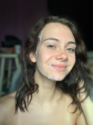 woke up to a nice surprise on my face 😋