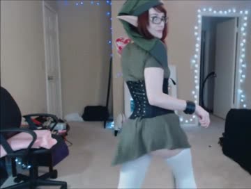 link seducing you with her phat butt on webcam