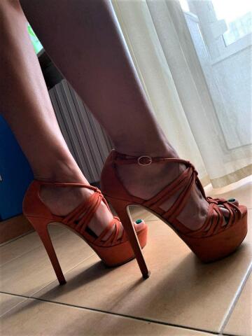 my orange mood🍑 for you this friday and amazing heels🔥